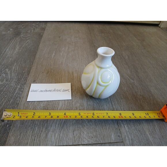 Vase - Picture 2 of 3